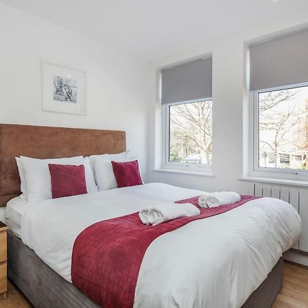 Roomspace Serviced Apartments - Swan House Leatherhead Exteriör bild