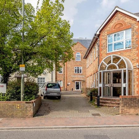 Roomspace Serviced Apartments - Swan House Leatherhead Exteriör bild