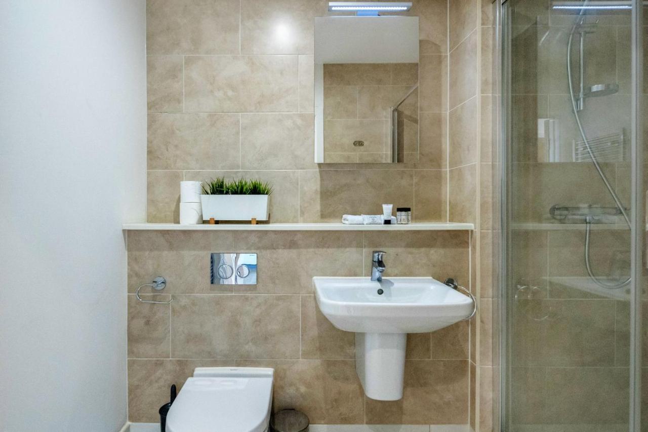 Roomspace Serviced Apartments - Swan House Leatherhead Exteriör bild