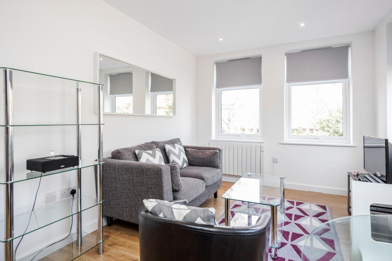 Roomspace Serviced Apartments - Swan House Leatherhead Exteriör bild