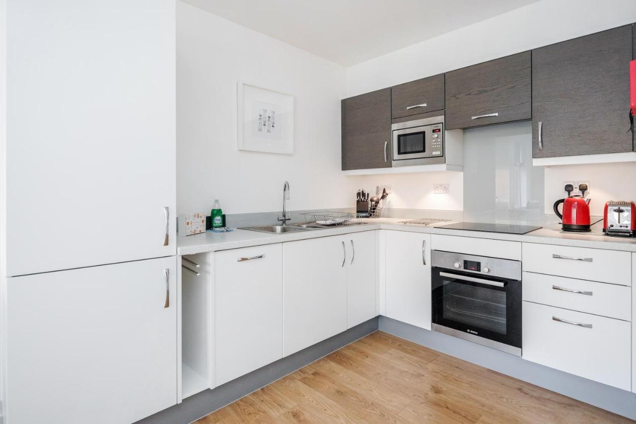 Roomspace Serviced Apartments - Swan House Leatherhead Exteriör bild