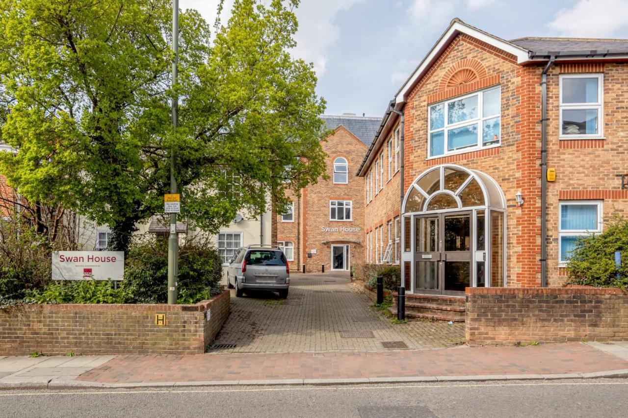 Roomspace Serviced Apartments - Swan House Leatherhead Exteriör bild